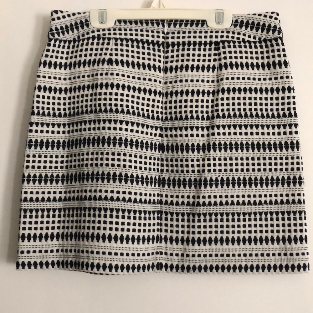 Geometric pattern skirt - Picture 2 of 3